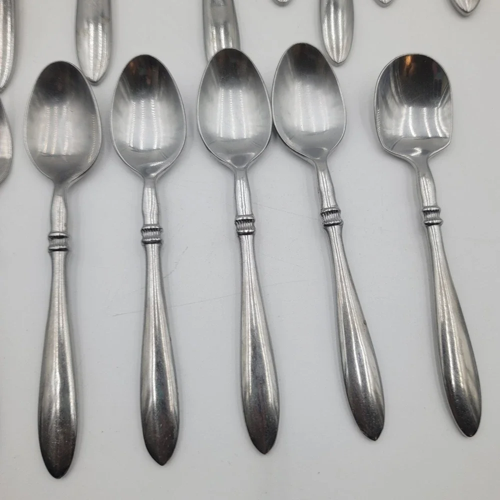21 pc Stainless Steel UNF2216 Flatware Set Ribbed Neck Teardrop Handle